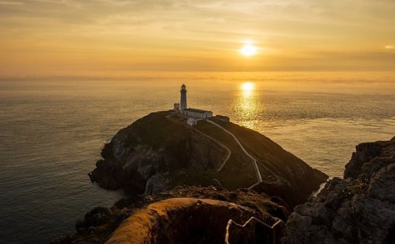 DeepSeek 吴恩达系 AI 模型日赚 346 万人民币引热议