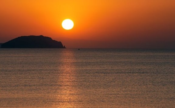 普惠型AI进化:DeepSeek推动行业应用民主化